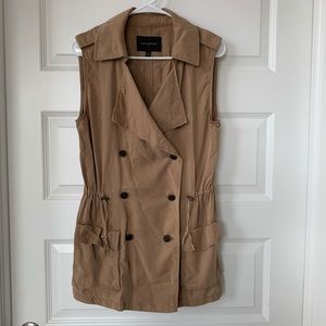 Banana Republic sleeveless botton down top